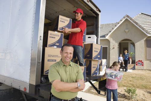 Moving van service for homes in Maida Hill