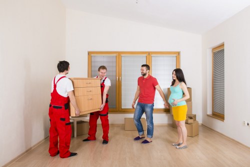 Packing and loading support for a flat move in Maida Hill